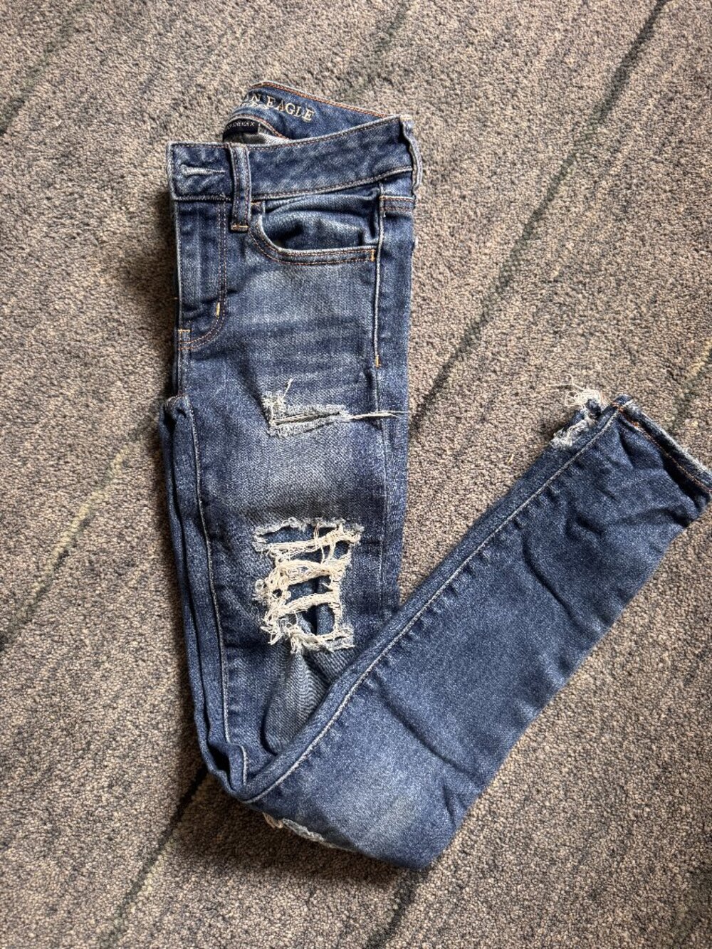 American Eagle Ripped Jeans - Size: 00 REGULAR